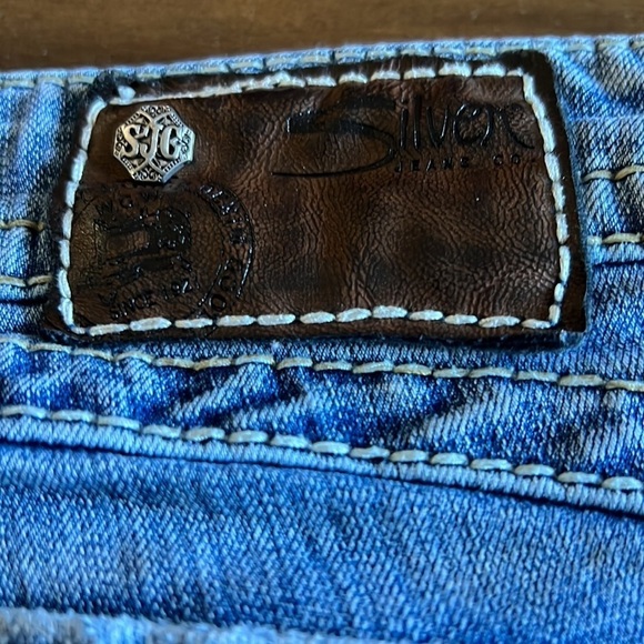 (26”) Silver Short Shorts - Picture 4 of 10